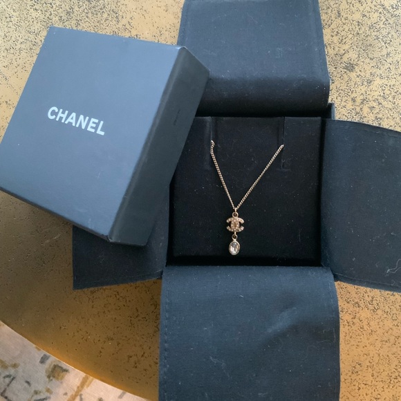 Chanel Gold Tone Crystal Drop Necklace, in original box, with Chanel ribbon - Picture 3 of 3